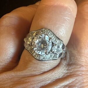 Dazzling 925 Silver Ring with high-quality Cubic Zirconia Gemstones Engagement